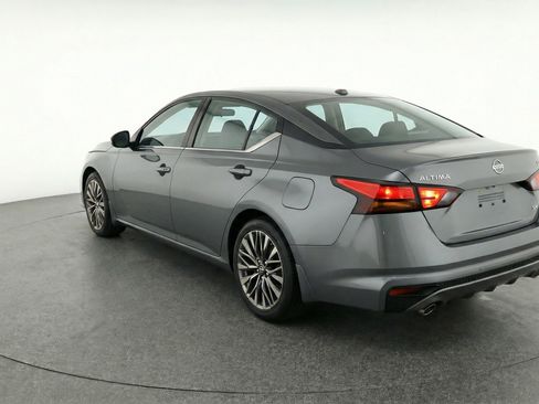Used 2025 Nissan Altima 2.5 SV image 6