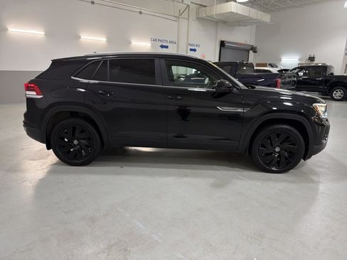 Certified 2024 Volkswagen Atlas Cross Sport SE AWD/4WD image 10