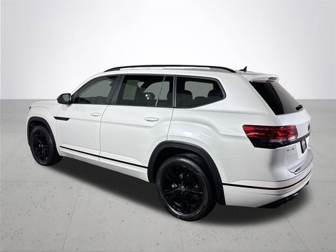 Certified 2022 Volkswagen Atlas SEL R-Line image 9