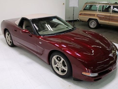 Used 2003 Chevrolet Corvette 50th Anniversary Edition w/ Preferred Equipment Group1 image 17