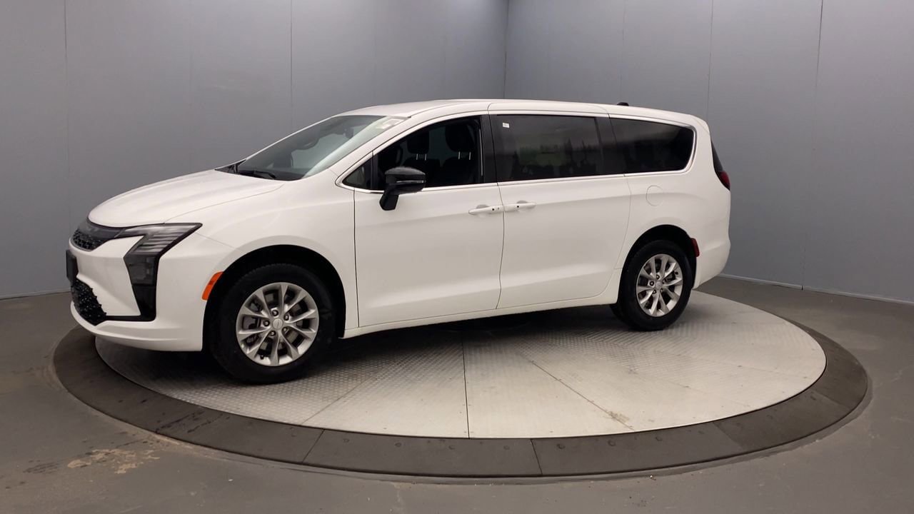 New 2027 Chrysler Pacifica Select w/ Family Tech Group AWD/4WD image 9