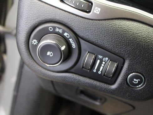 Used 2021 Jeep Cherokee Limited w/ Elite Package AWD/4WD image 11