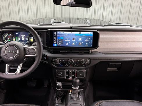 Used 2025 Jeep Wrangler Unlimited Sahara image 47