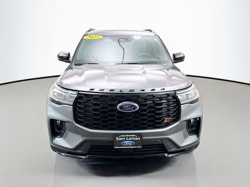 Used 2025 Ford Explorer ST AWD/4WD image 2