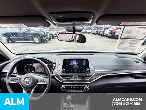 Used 2025 Nissan Altima 2.5 SV FWD image 16