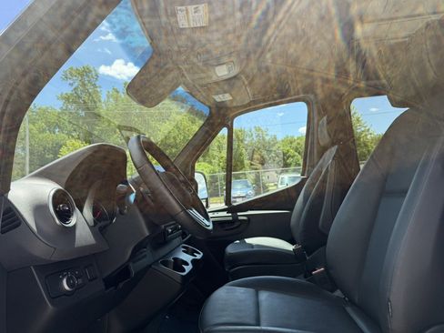 Used 2024 Mercedes-Benz Sprinter 2500 image 15