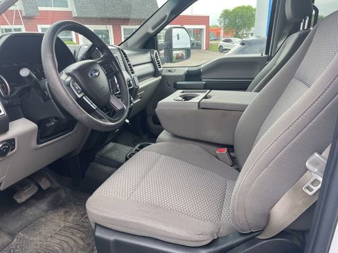 Used 2017 Ford F250 XLT w/ XLT Value Package AWD/4WD image 5