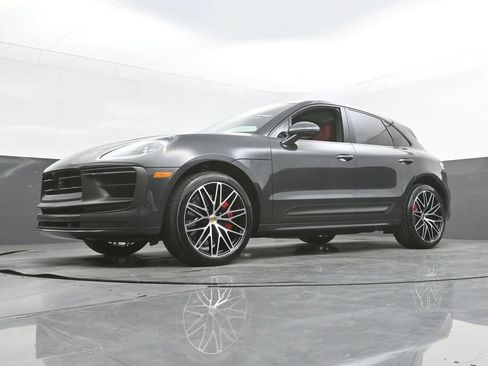 Certified 2024 Porsche Macan GTS AWD/4WD image 29