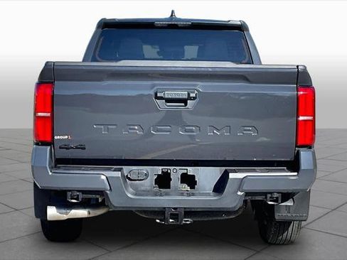 Certified 2025 Toyota Tacoma SR5 AWD/4WD image 5