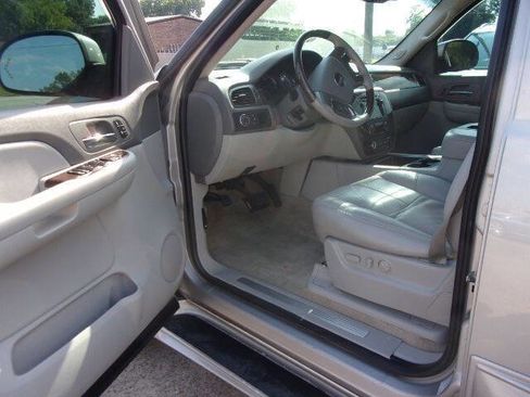 Used 2007 GMC Yukon SLT w/ SLT Preferred Equipment Group image 10