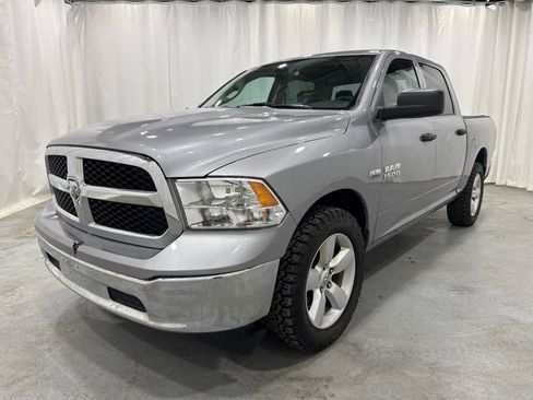 Used 2022 RAM 1500 Classic SLT AWD/4WD image 1