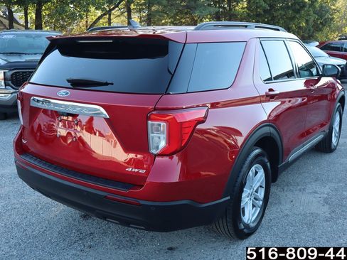 Used 2024 Ford Explorer XLT image 6