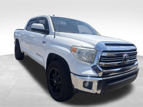 Used 2017 Toyota Tundra SR5 w/ SR5 Upgrade Package AWD/4WD image 5