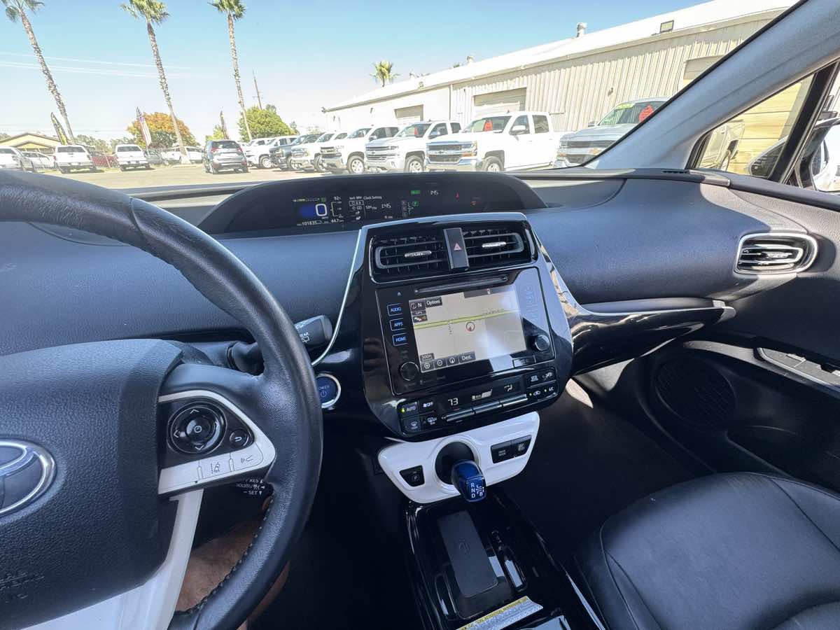 Used 2017 Toyota Prius Four w/ Advanced Technology Package FWD image 26