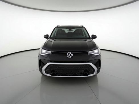 Used 2025 Volkswagen Taos SE image 1