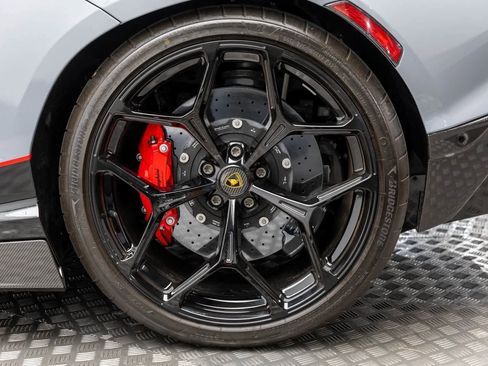 Used 2024 Lamborghini Revuelto image 41