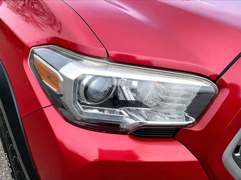 Certified 2016 Toyota Tacoma SR5 image 28