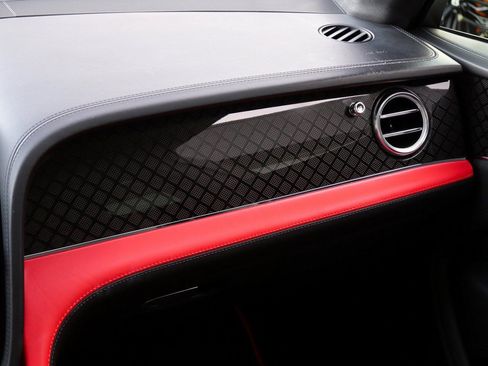 Used 2020 Bentley Bentayga image 22