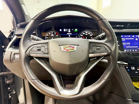 Used 2021 Cadillac XT6 Premium Luxury image 11
