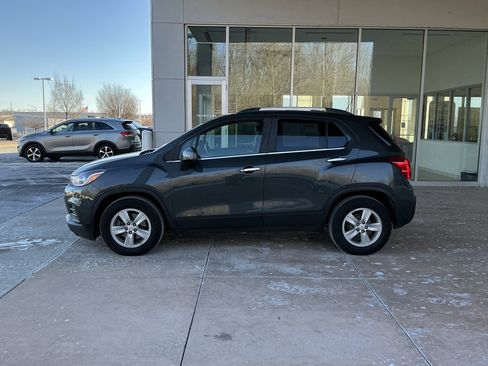 Used 2018 Chevrolet Trax LT w/ LT Convenience Package image 19