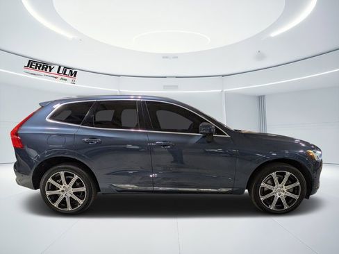 Used 2020 Volvo XC60 T5 Inscription image 2