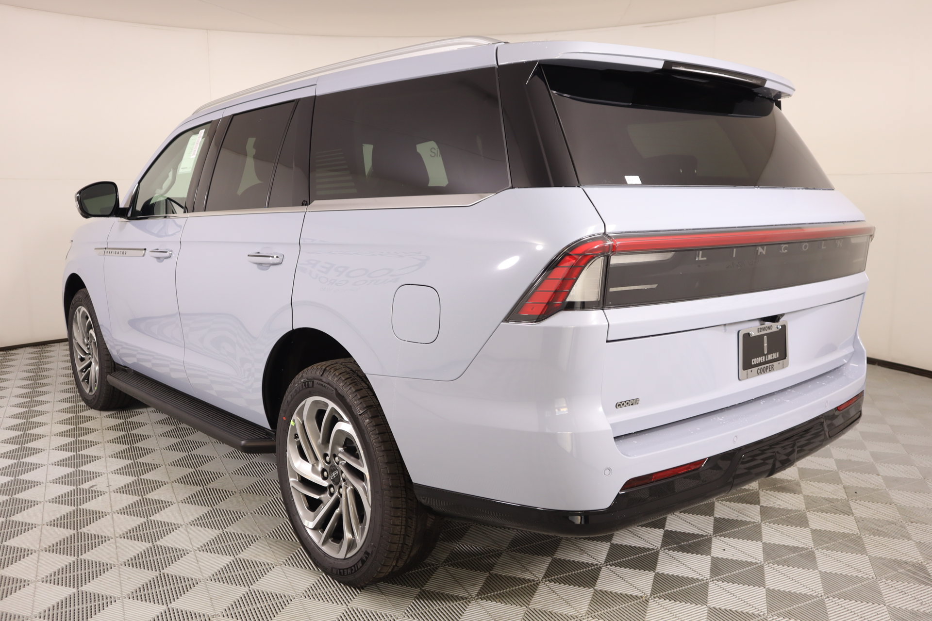 New 2026 Lincoln Navigator Premiere AWD/4WD image 24
