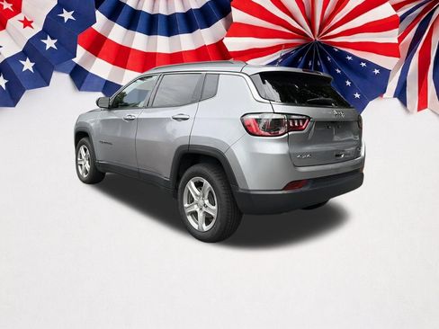 Used 2024 Jeep Compass Latitude AWD/4WD image 3