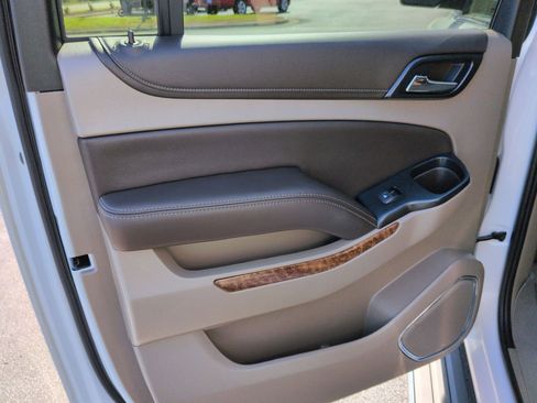 Used 2020 Chevrolet Suburban Premier w/ Premier 6.2L Value Package image 18