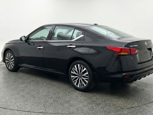 Used 2025 Nissan Altima 2.5 SV image 6