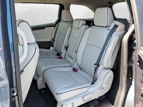 New 2026 Honda Odyssey Touring image 9