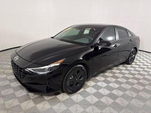Used 2022 Hyundai Elantra SEL FWD image 9