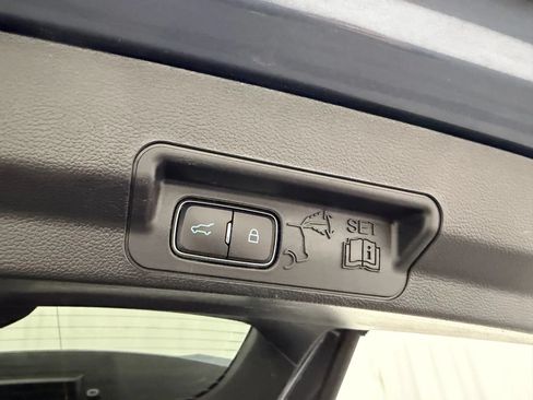 Used 2021 Ford Explorer XLT AWD/4WD image 36