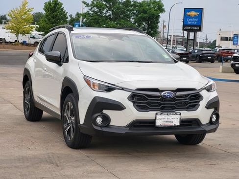 Used 2025 Subaru Crosstrek 2.5i Premium AWD/4WD image 3