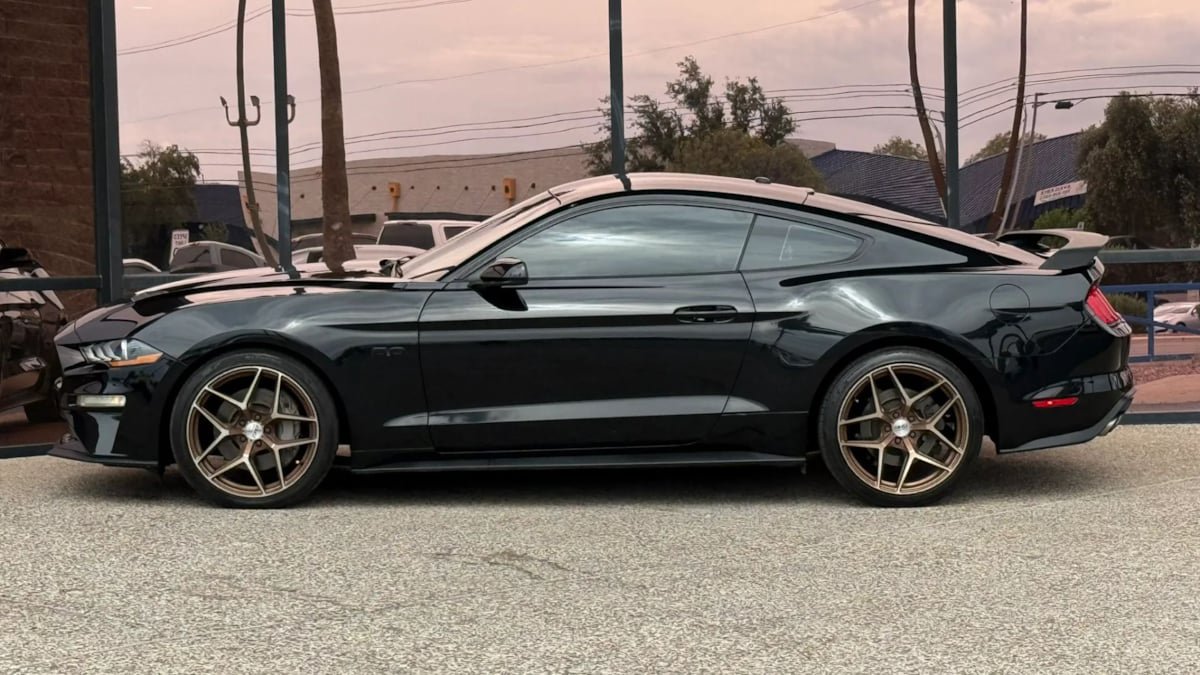 Used 2019 Ford Mustang GT RWD image 4