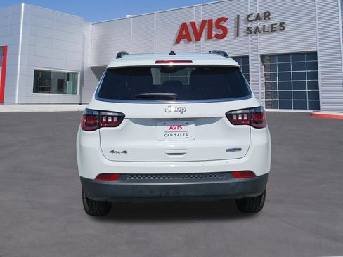 Used 2025 Jeep Compass Latitude w/ Sun & Sound Group AWD/4WD image 7