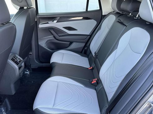 New 2025 Volkswagen Tiguan SE image 13