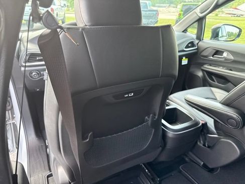 New 2026 Chrysler Pacifica Select AWD/4WD image 39