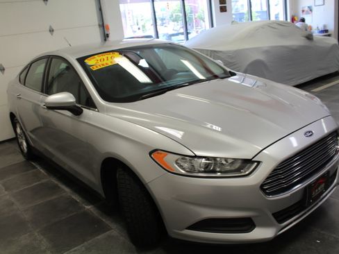 Used 2016 Ford Fusion S image 3