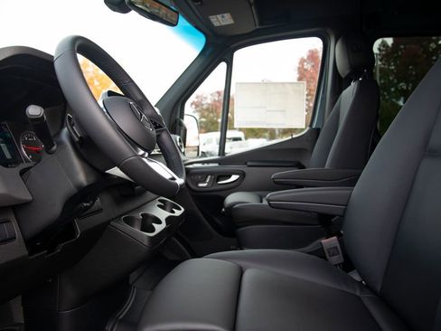 New 2025 Mercedes-Benz Sprinter 2500 image 12