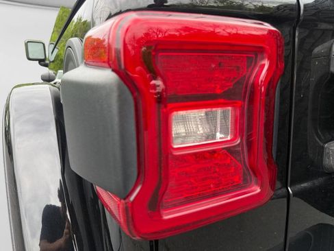 Used 2022 Jeep Wrangler Unlimited Rubicon w/ Steel Bumper Group AWD/4WD image 21