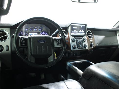 Used 2015 Ford F250 Lariat w/ Lariat Interior Package AWD/4WD image 2