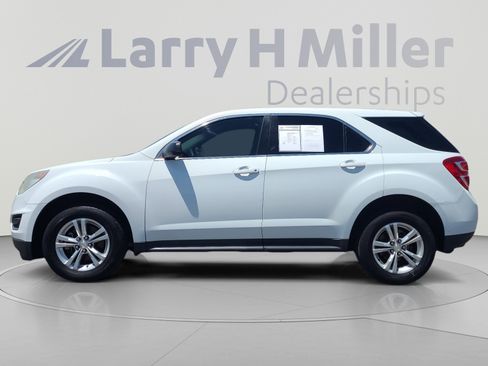 Used 2017 Chevrolet Equinox LS FWD image 2