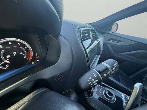 Used 2017 Jaguar F-PACE S image 20