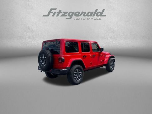 Used 2025 Jeep Wrangler Unlimited Sahara AWD/4WD image 7