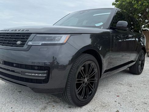 Used 2025 Land Rover Range Rover SE AWD/4WD image 12