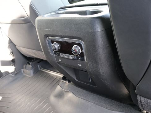 Used 2022 Chevrolet Suburban RST w/ Sport Performance Package image 15