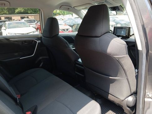Used 2021 Toyota RAV4 LE FWD image 14