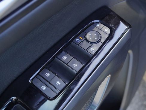 New 2026 Nissan Pathfinder SL FWD image 9