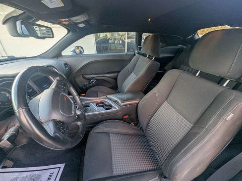 Used 2018 Dodge Challenger SXT image 9