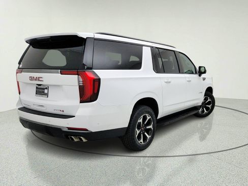 Used 2025 GMC Yukon XL AT4 AWD/4WD image 9
